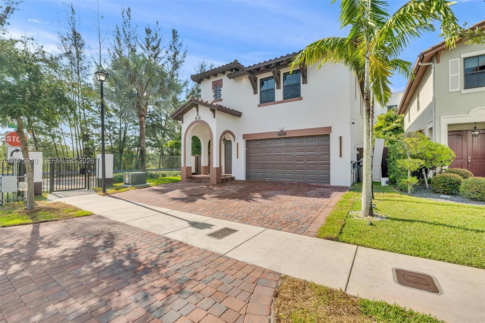 10204 NW 86th St, Doral FL 33178 photo 2