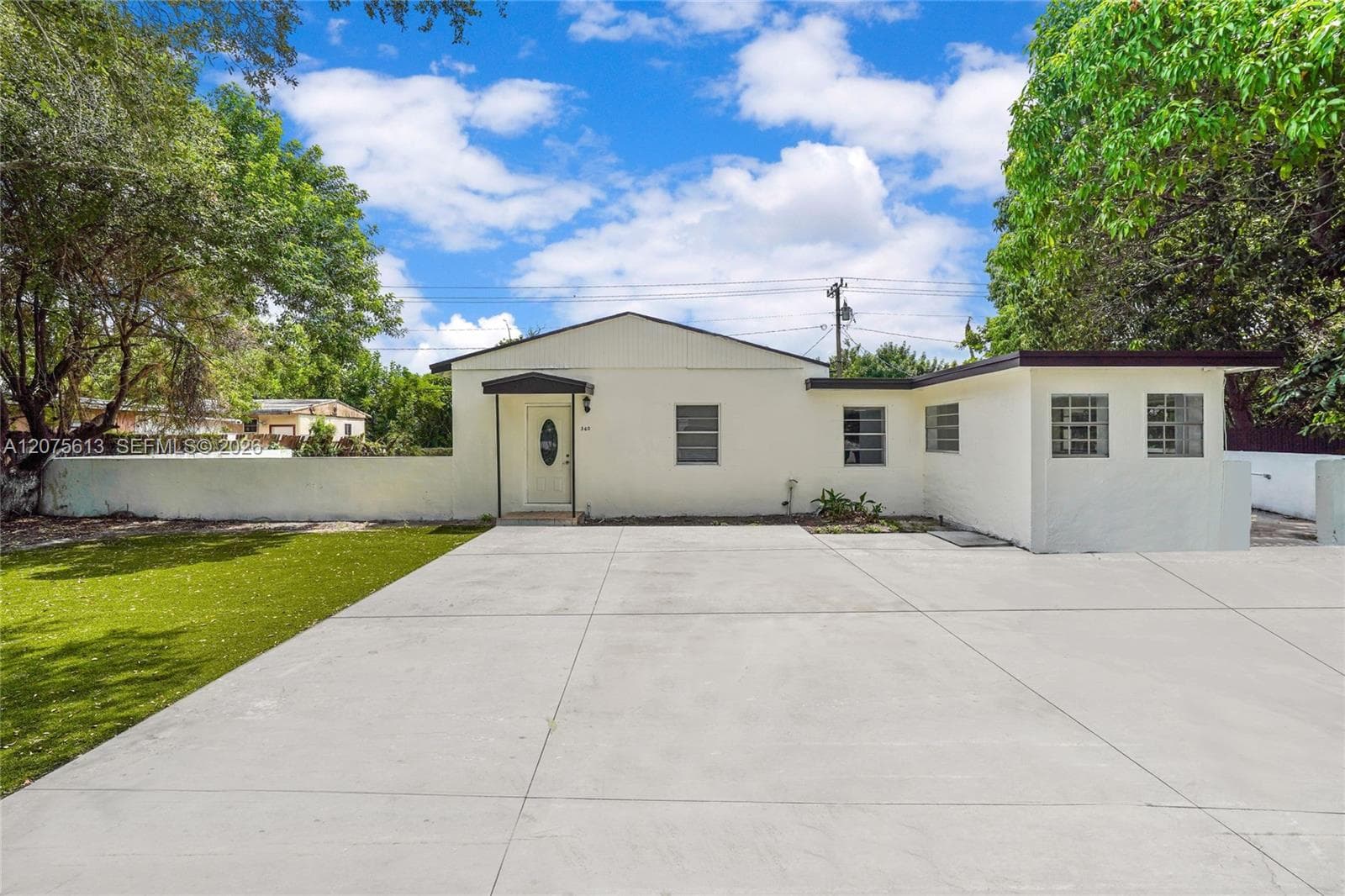 360 NW 179th Ter, Miami Gardens FL 33169 photo 2