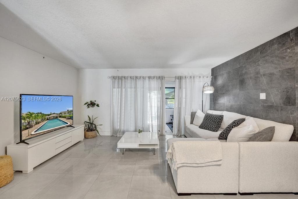 3000 NW 5th Ter # 112, Pompano Beach, FL 33064