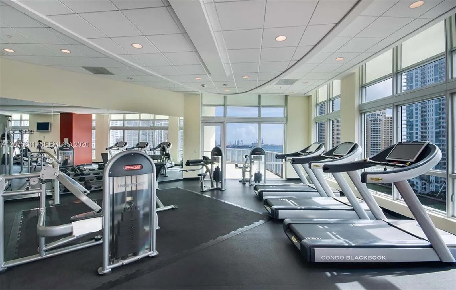 300 S Biscayne Blvd # 2207, Miami FL 33131 photo 4