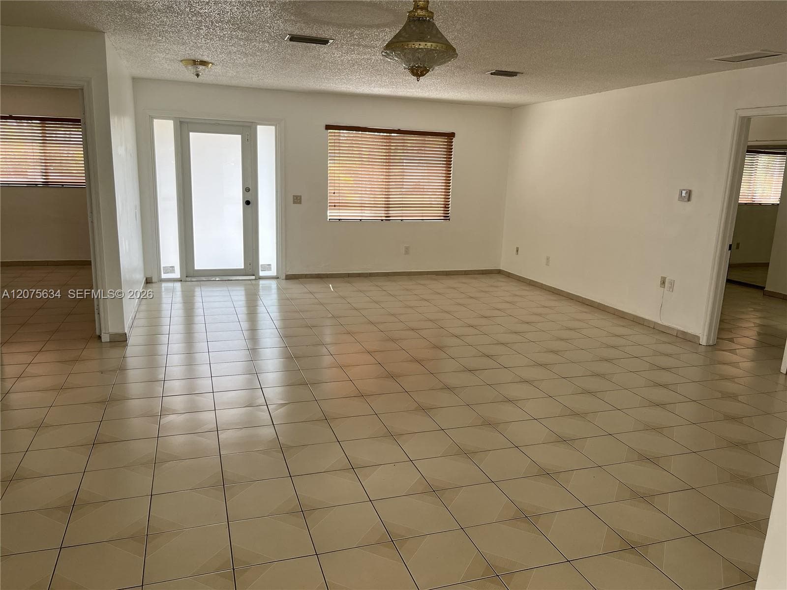 18105 NW 81st Ct, Hialeah FL 33015 photo 2