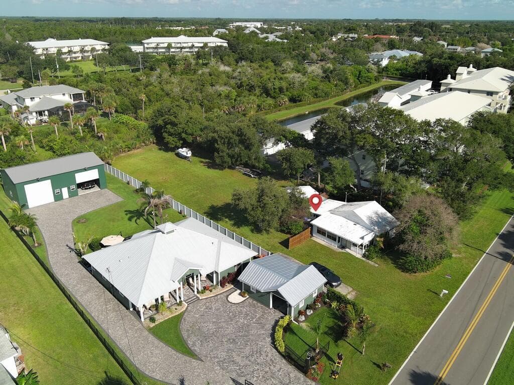 13485 N INDIAN RIVER Drive, Sebastian FL 32958 photo 3