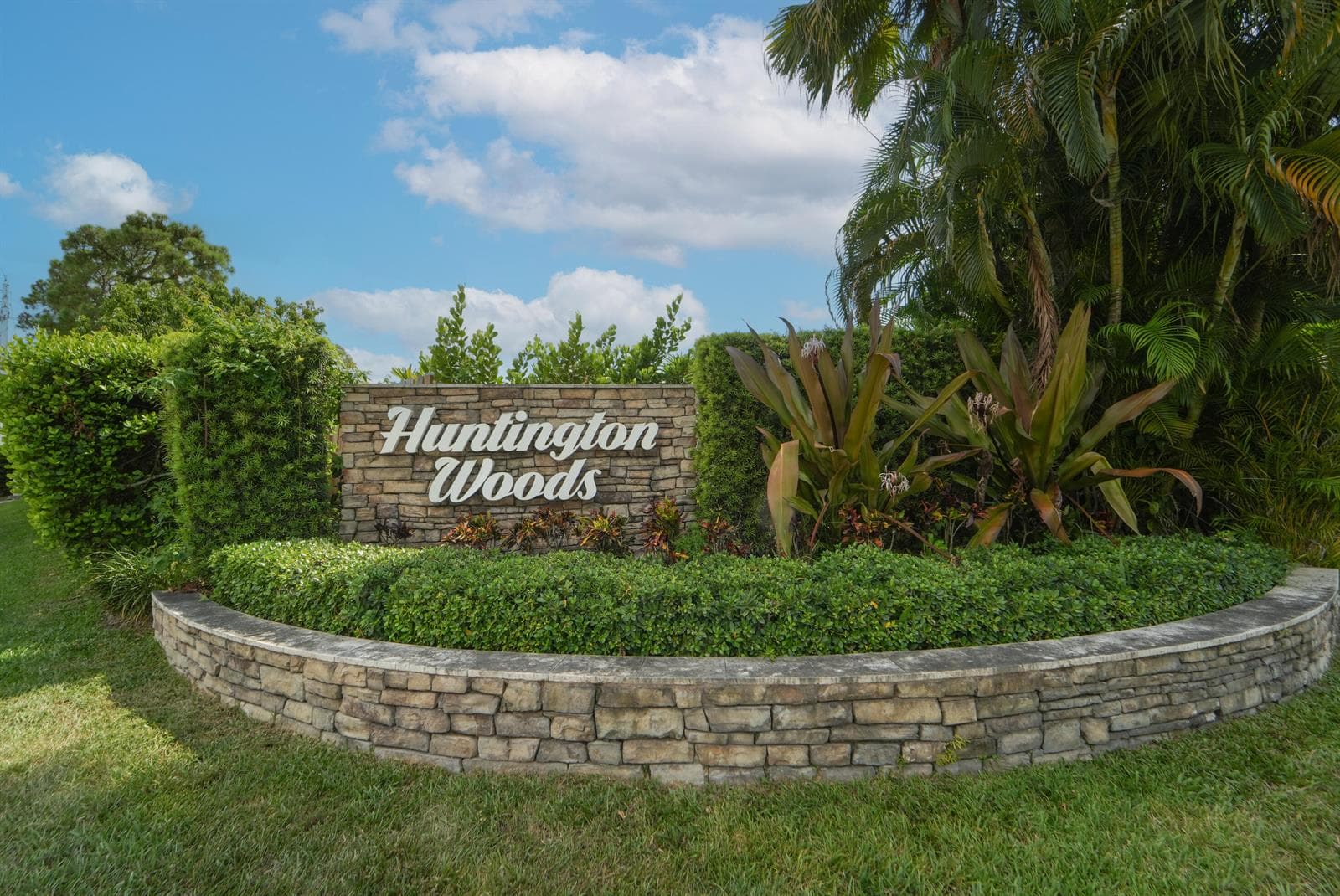 217 PARKWOOD Drive S, Royal Palm Beach FL 33411 photo 2