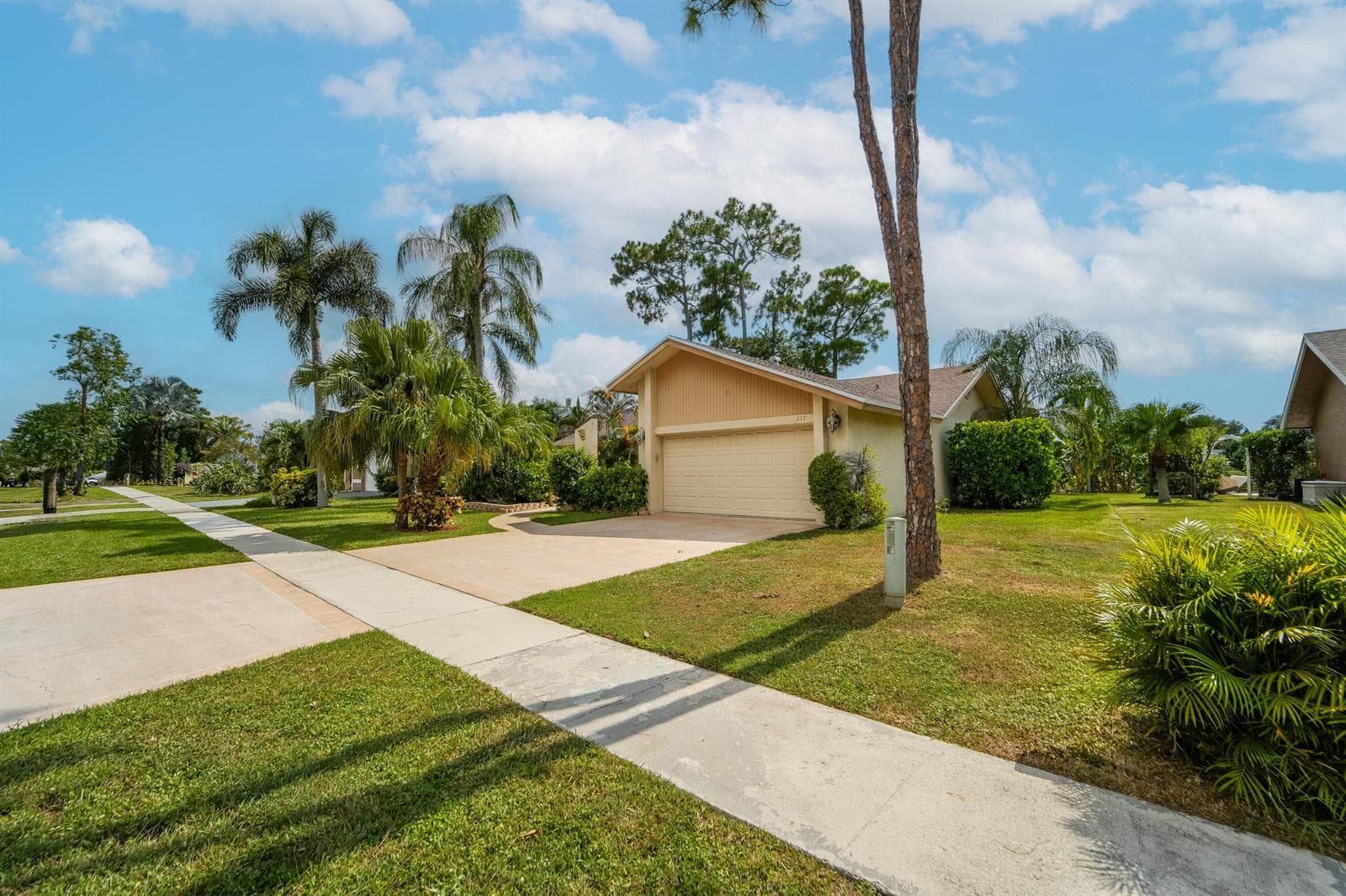 217 PARKWOOD Drive S, Royal Palm Beach FL 33411 photo 5