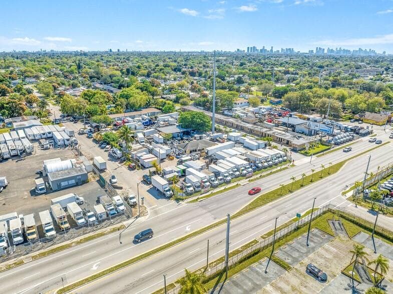 8975 NW 27th Ave, Miami FL 33147 photo 2