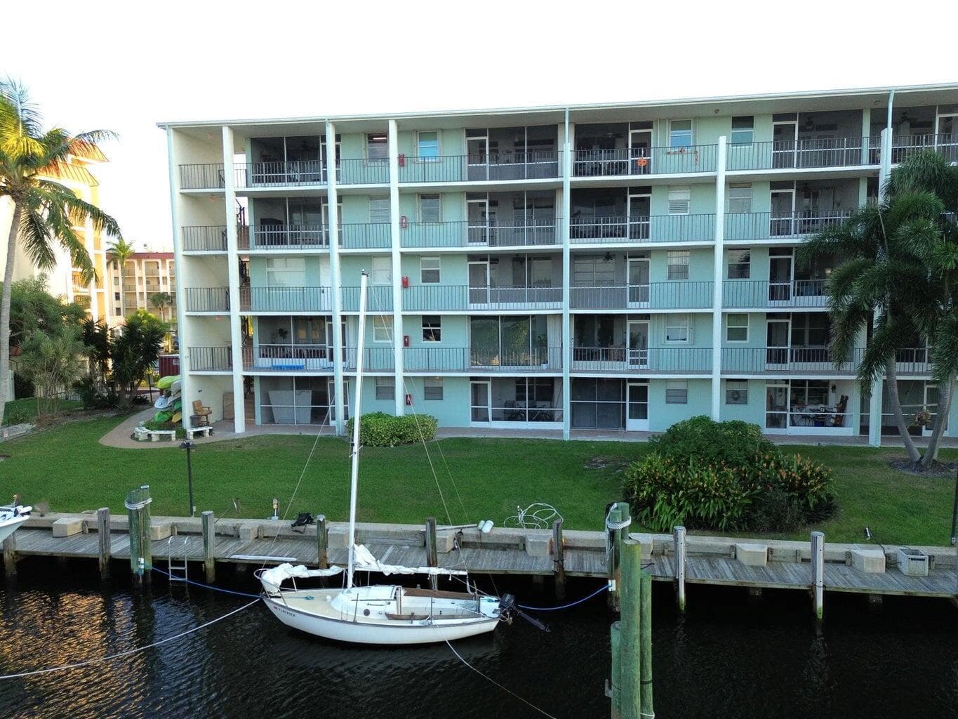 109 PARADISE HARBOUR Boulevard # 414, North Palm Beach FL 33408