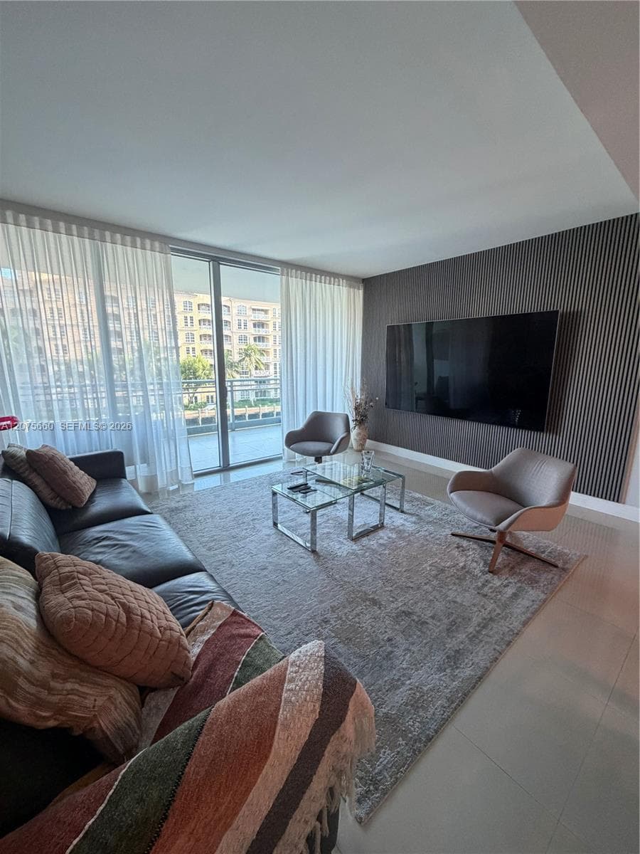 2950 NE 188th St # 325, Aventura FL 33180 photo 2