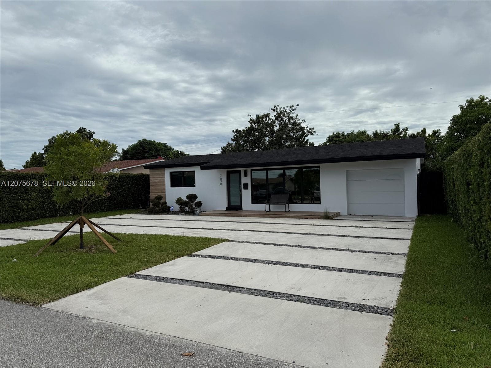 7630 Venetian St, Miramar FL 33023 photo 2