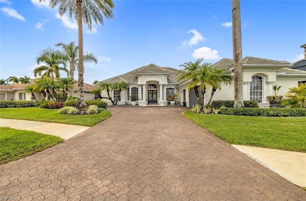 2721 Olde Cypress Drive, Naples FL 34119 photo 2