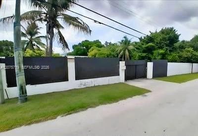 759 S Biscayne River Dr, Miami FL 33169 photo 2