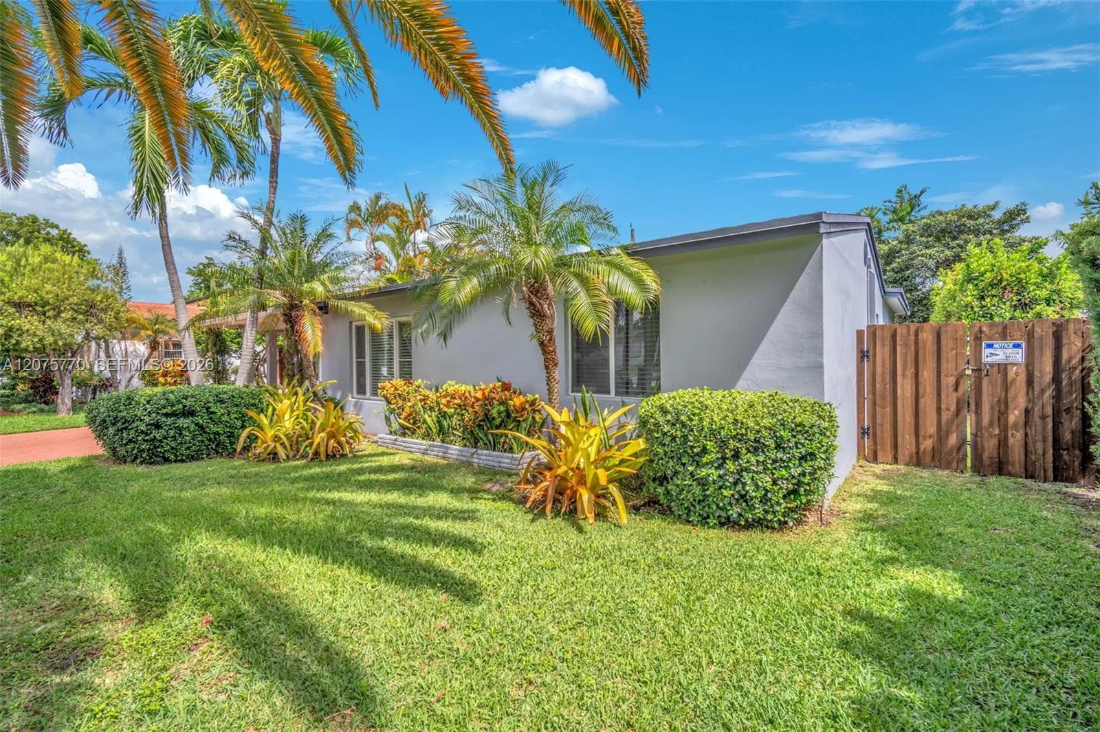 907 NE 5th St, Hallandale Beach FL 33009 photo 2
