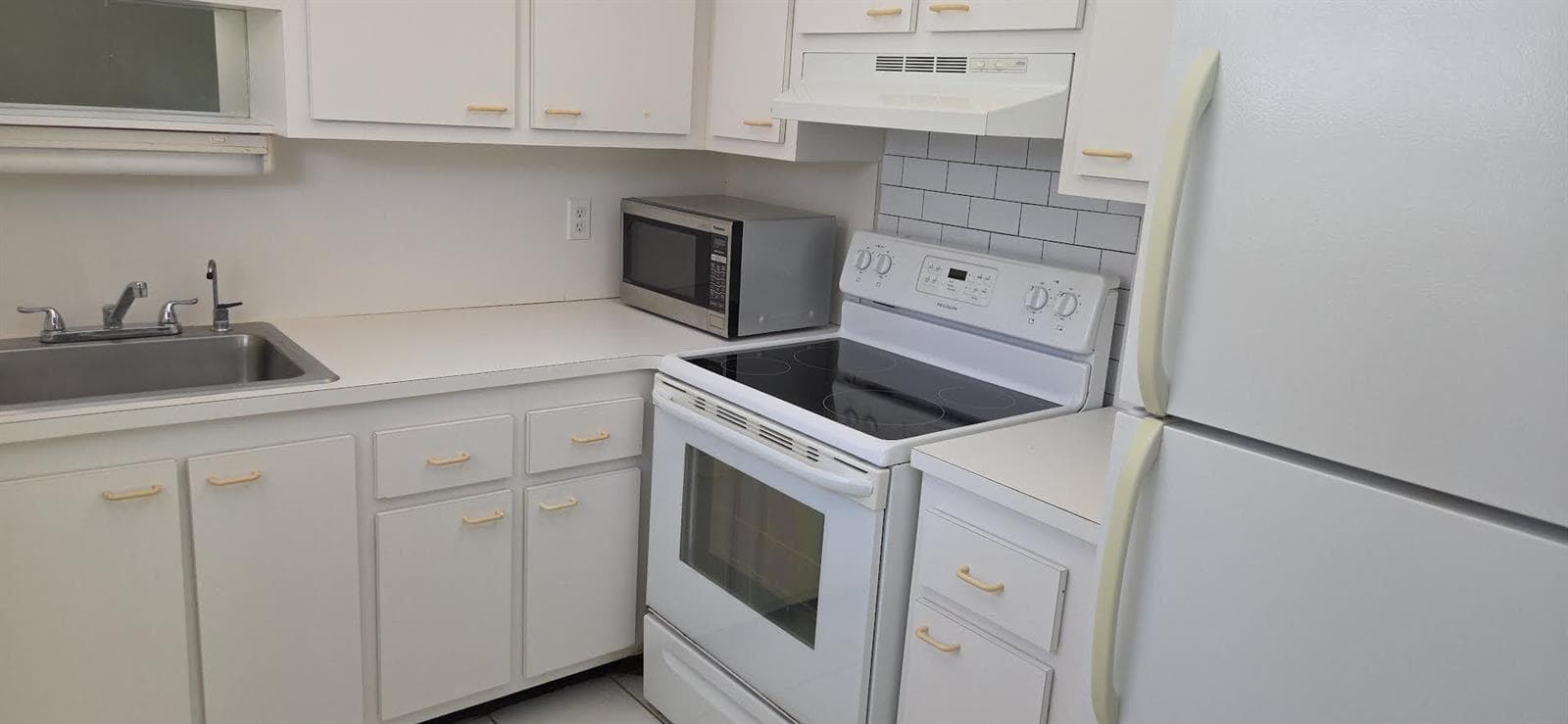 444 Saxony J, Delray Beach FL 33446 photo 3
