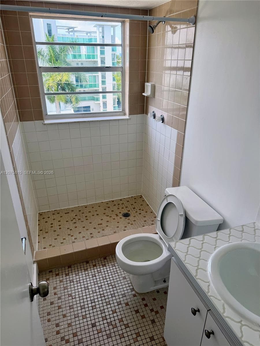 2001 Bay Dr # 404, Miami Beach FL 33141 photo 2