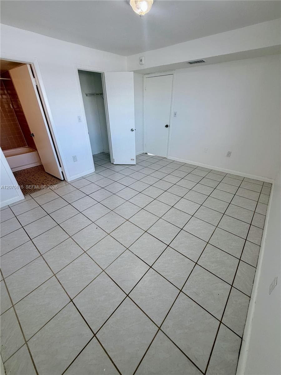 2001 Bay Dr # 404, Miami Beach FL 33141