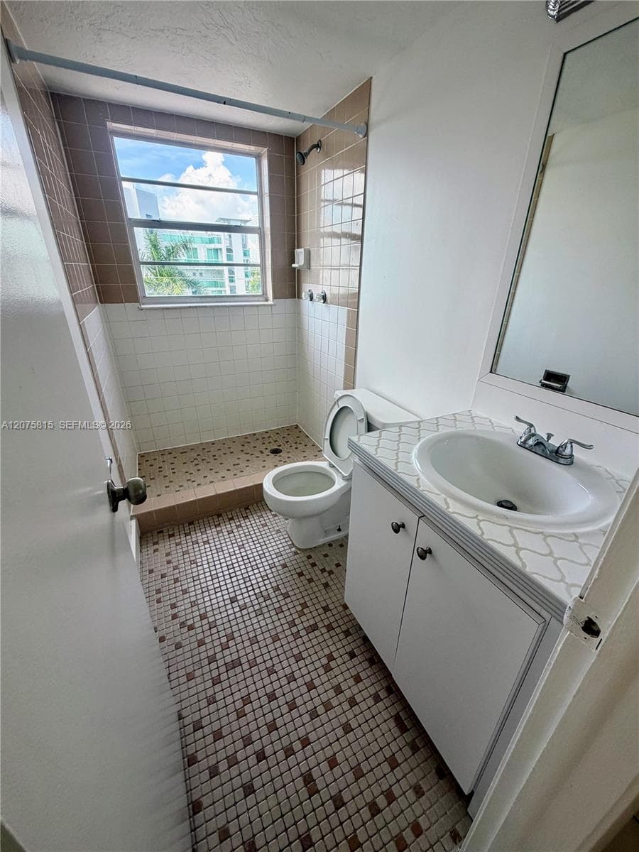 2001 Bay Dr # 404, Miami Beach FL 33141 photo 4