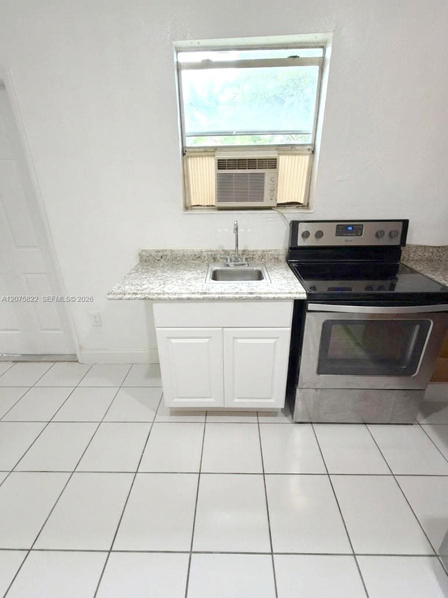 601 NE 180th St # B, Miami FL 33162 photo 3