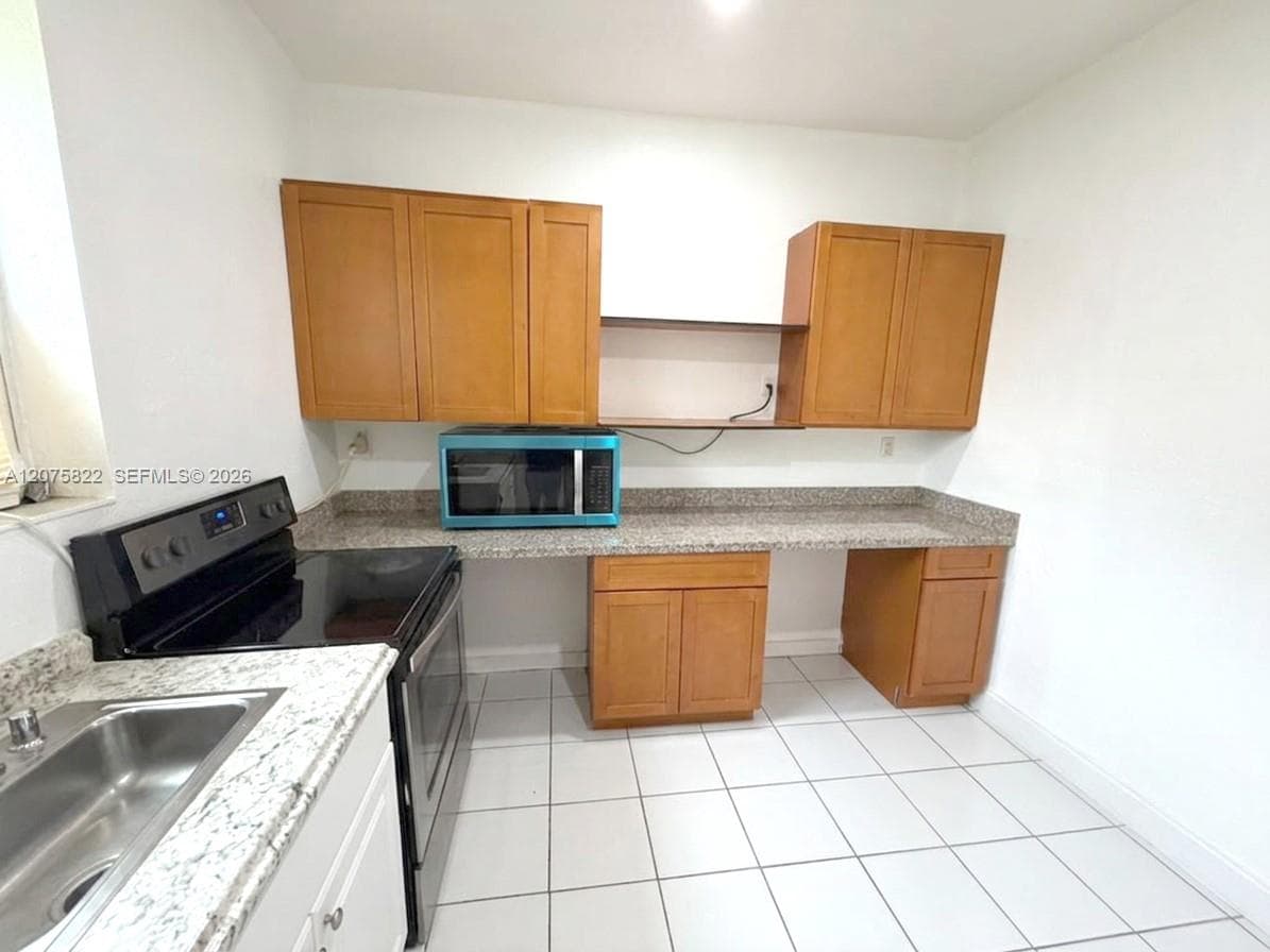 601 NE 180th St # B, Miami FL 33162