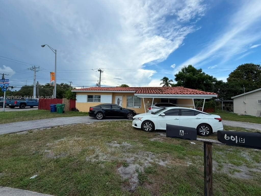 601 NE 180th St # B, Miami FL 33162 photo 4