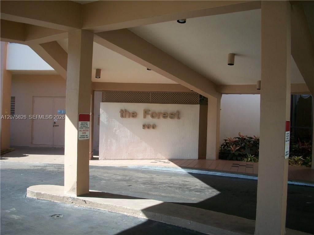 900 St Charles Pl, Pembroke Pines FL 33026