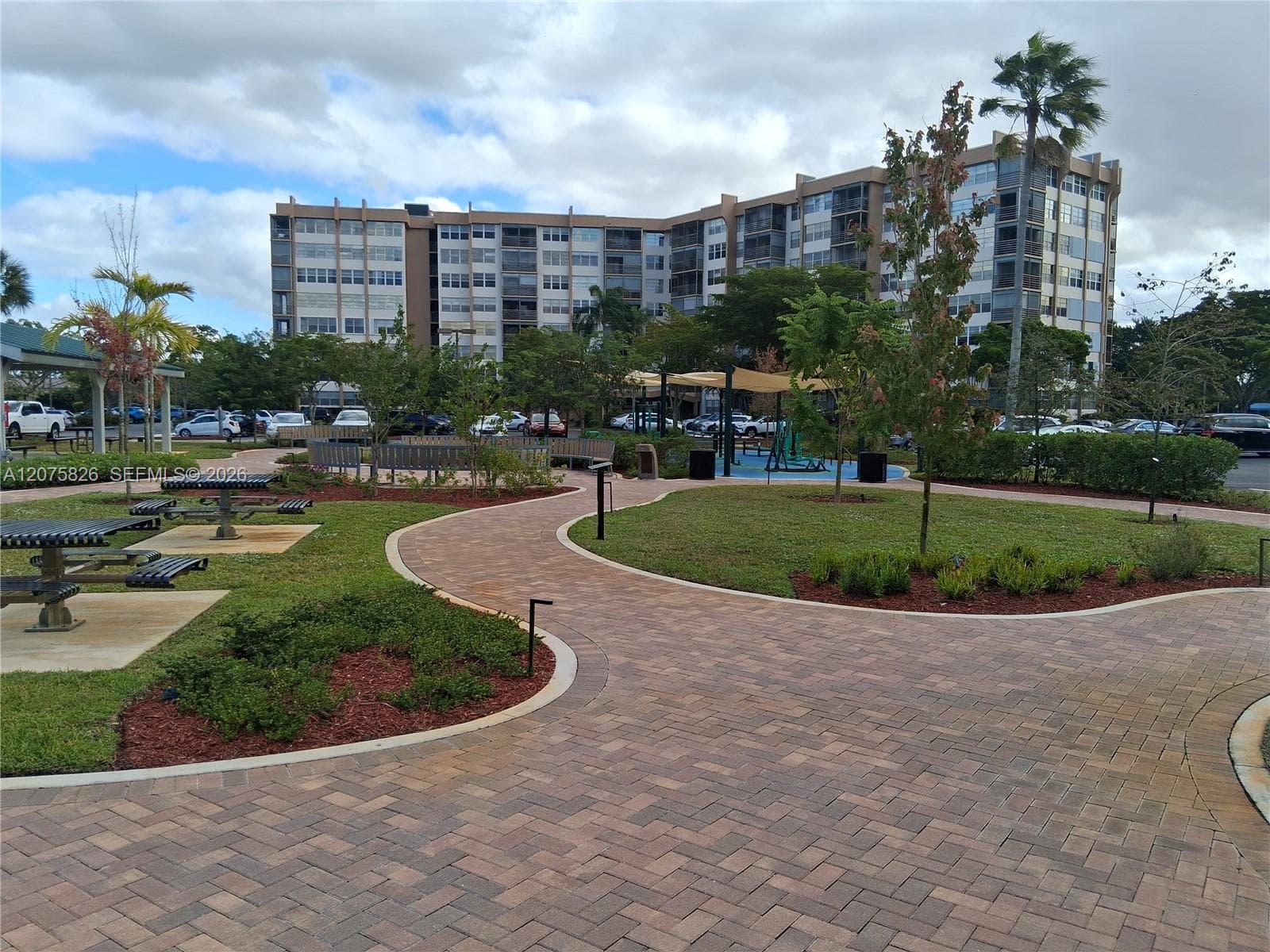 900 St Charles Pl, Pembroke Pines FL 33026 photo 4