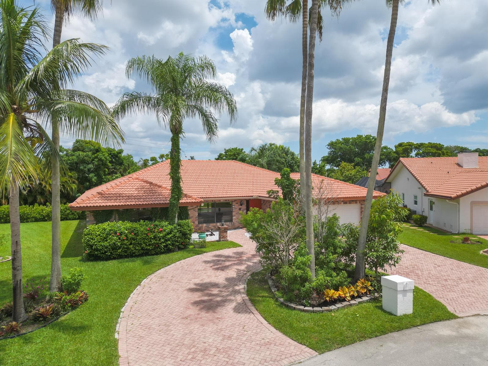 8501 NW 80 Street, Tamarac FL 33321 photo 2