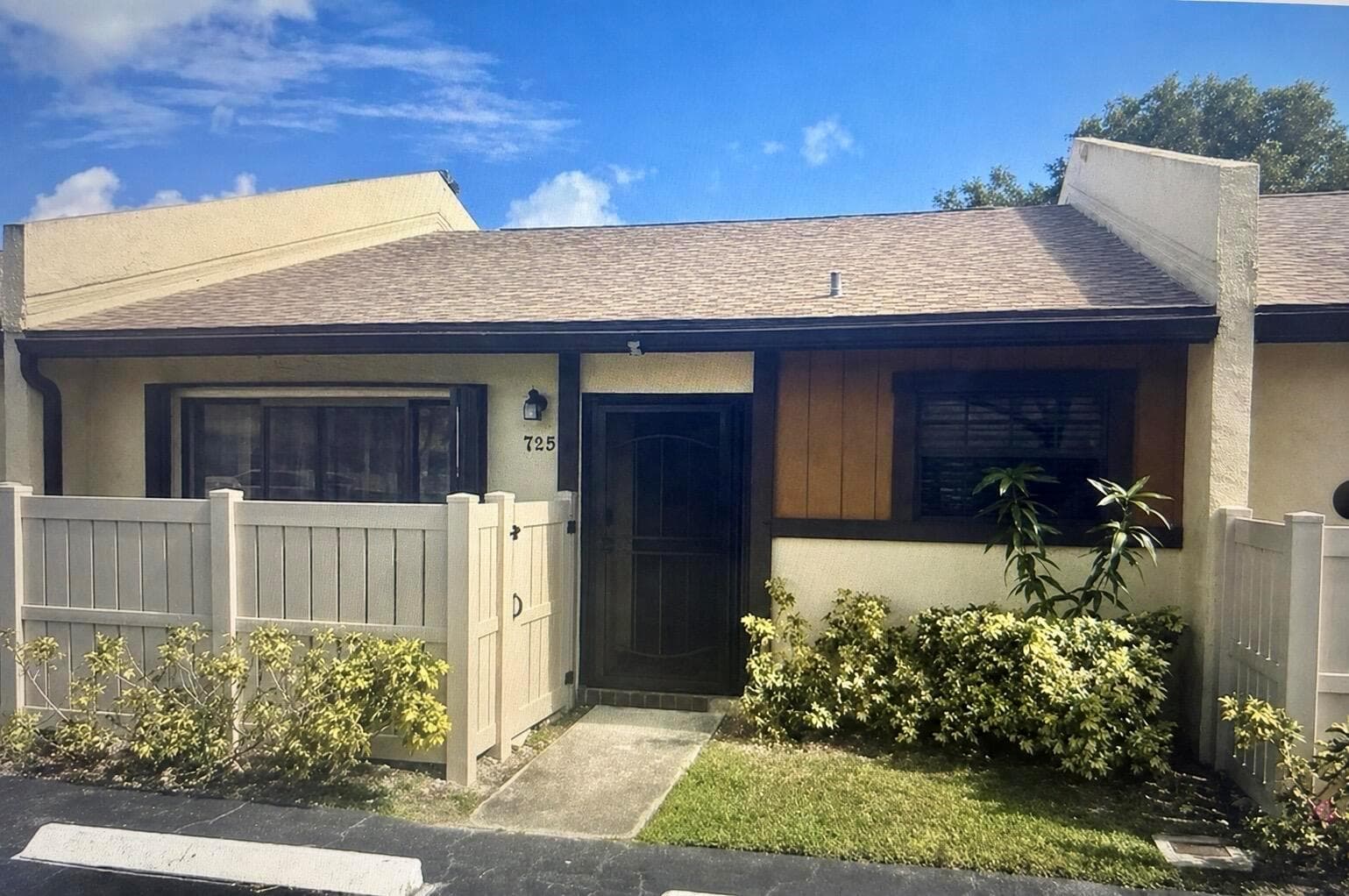 725 BANKS Road, Margate FL 33063