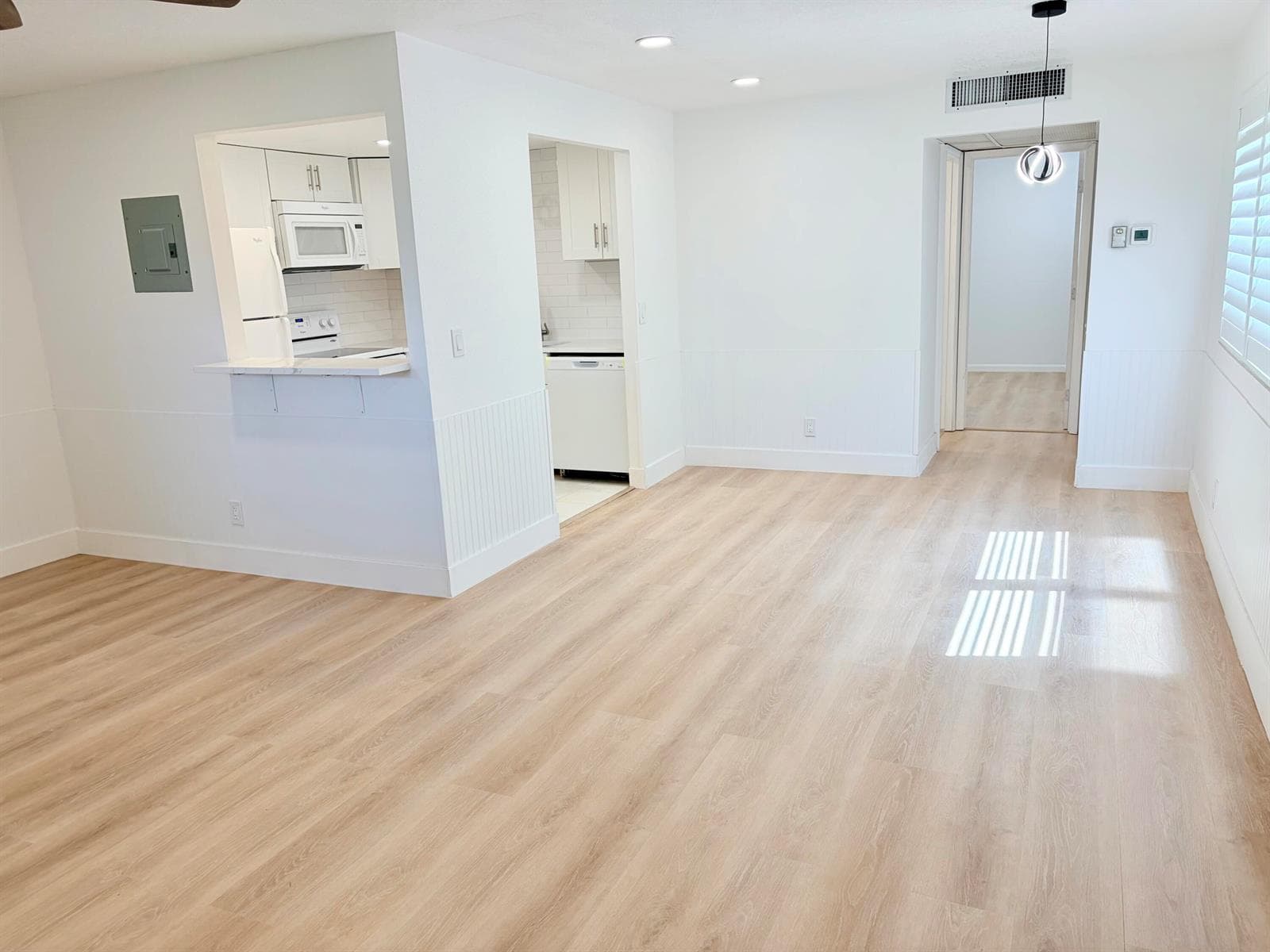 251 Flanders F, Delray Beach FL 33484 photo 3