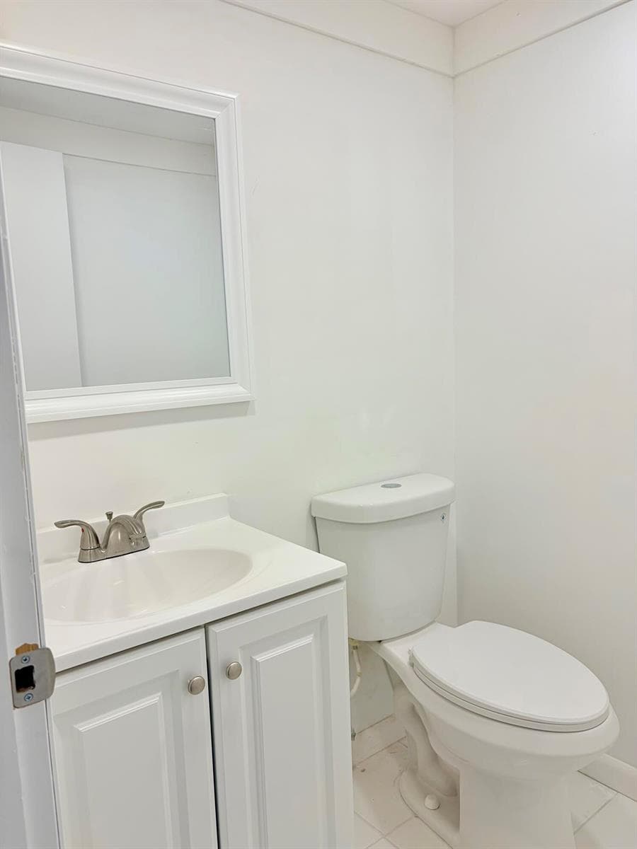 251 Flanders F, Delray Beach FL 33484 photo 5