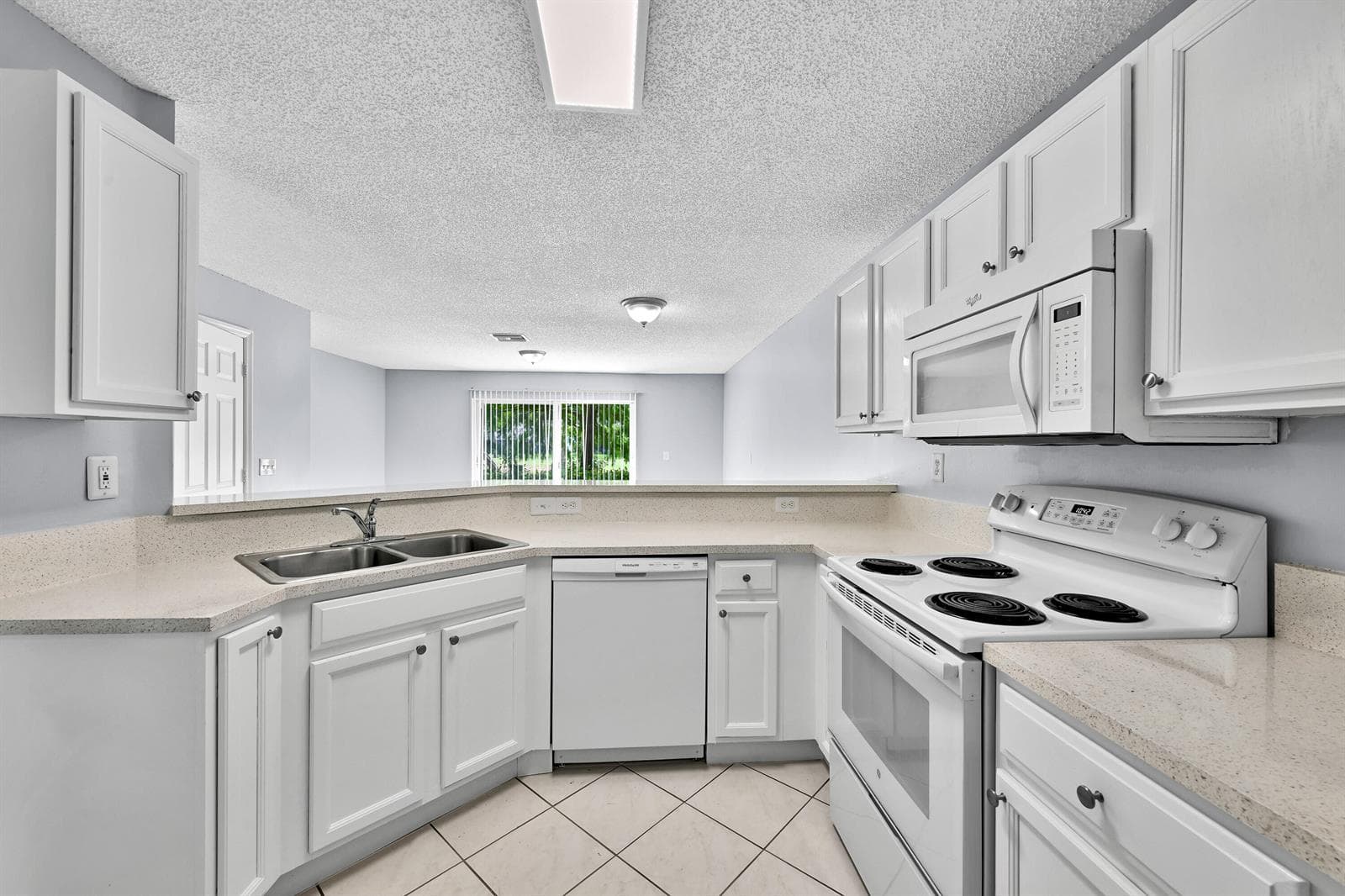 8658 S SOUTHGATE SHORES Circle, Tamarac FL 33321 photo 3
