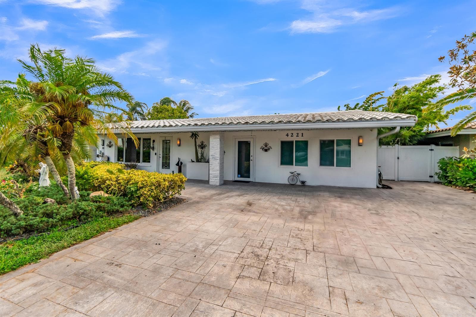4221 NE 16th Avenue, Oakland Park FL 33334 photo 4