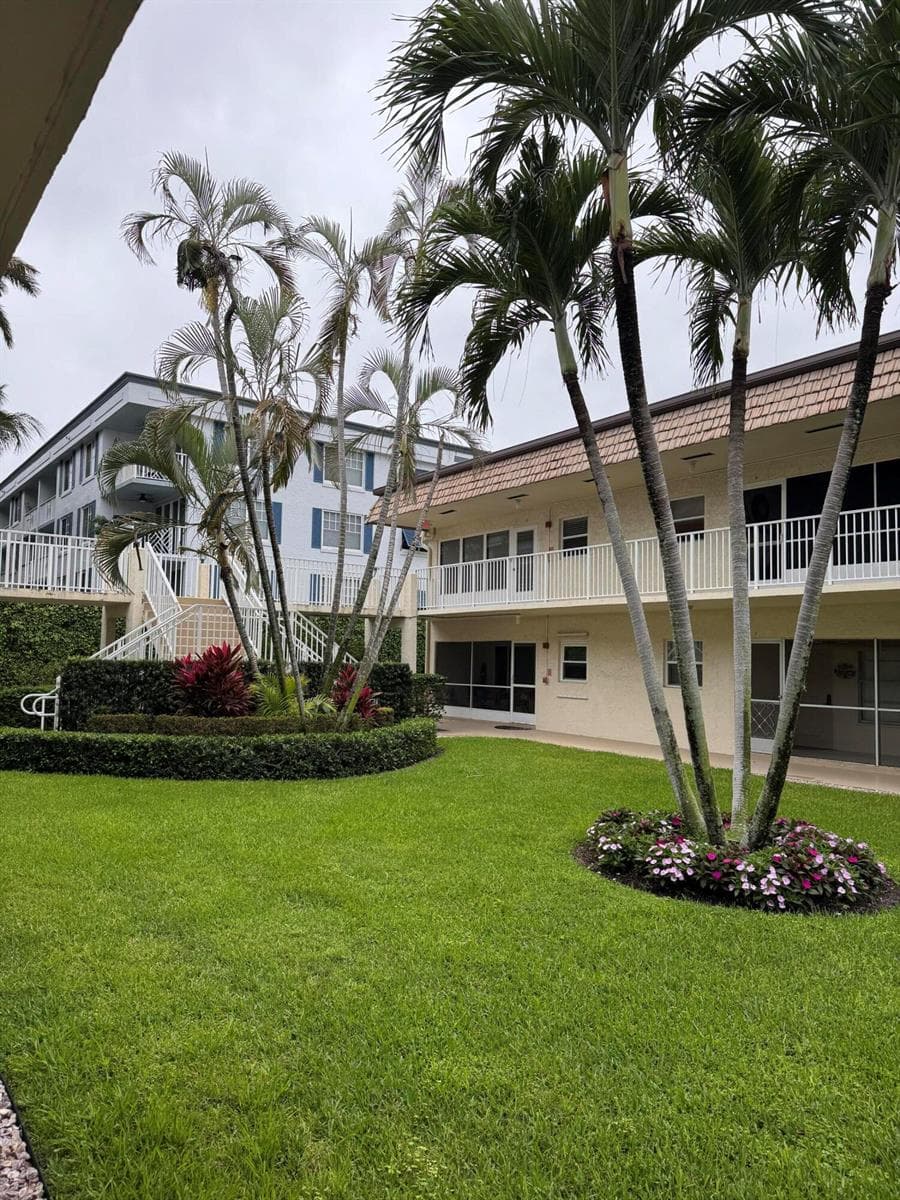 632 Snug Harbor Drive, Boynton Beach FL 33435 photo 2