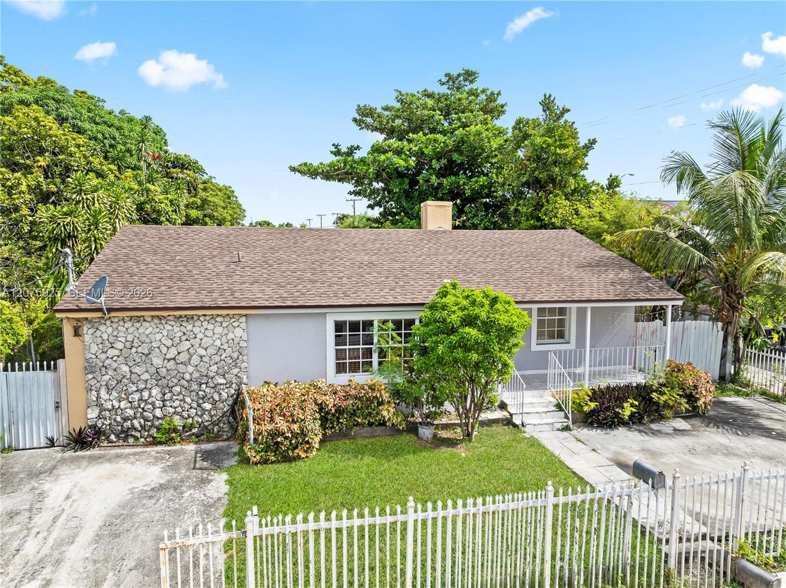 2723 NW 3rd St, Miami FL 33125 photo 2