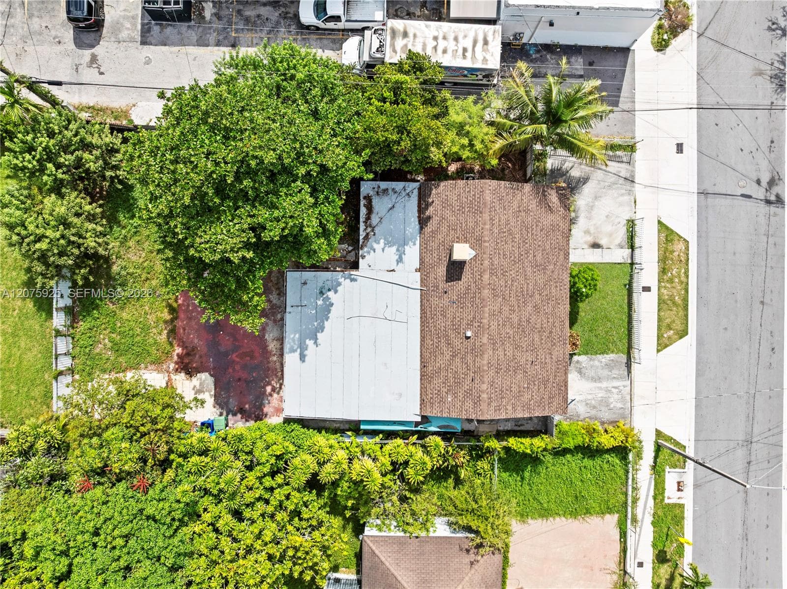 2723 NW 3rd St, Miami FL 33125 photo 3
