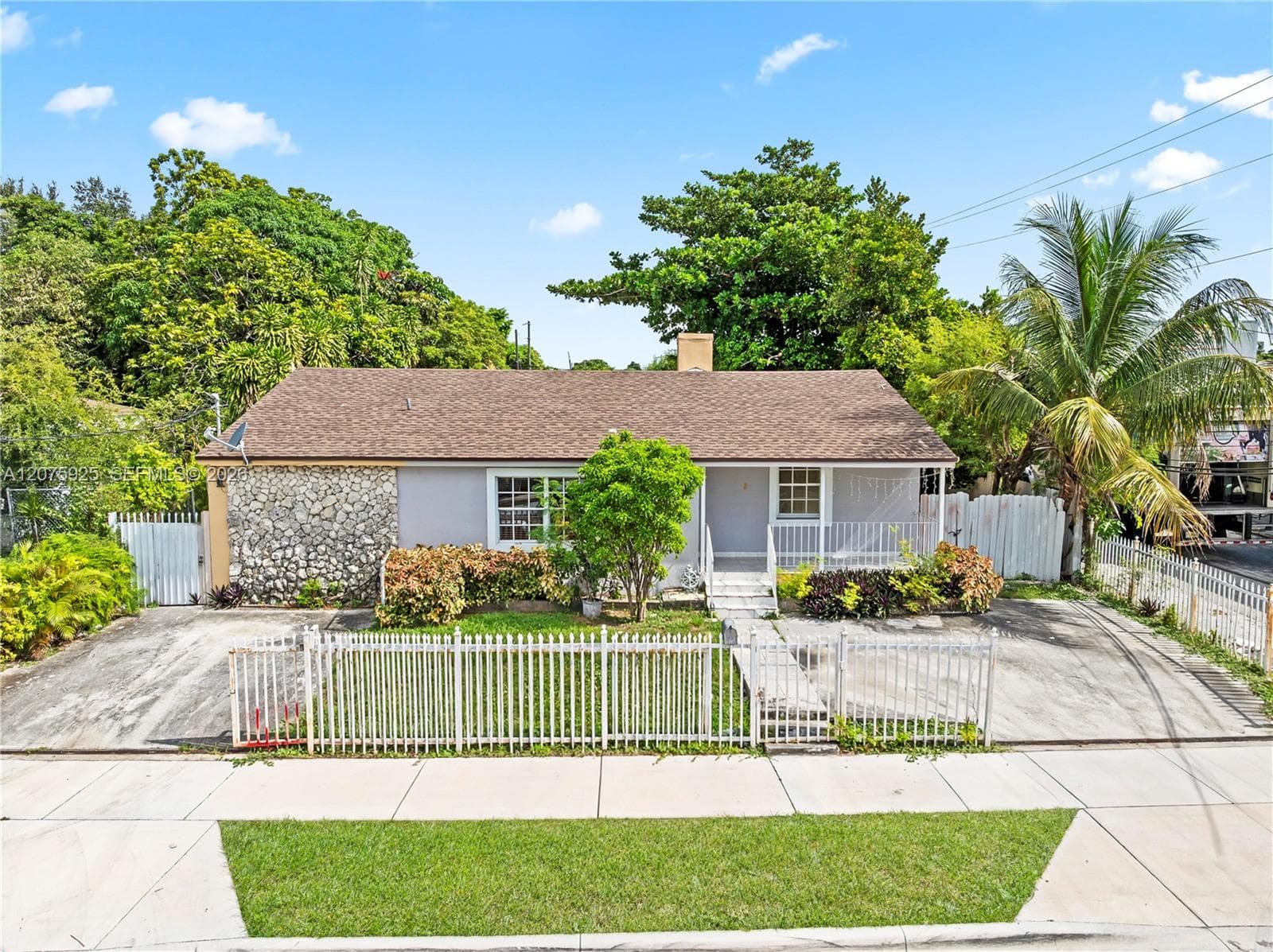 2723 NW 3rd St, Miami FL 33125