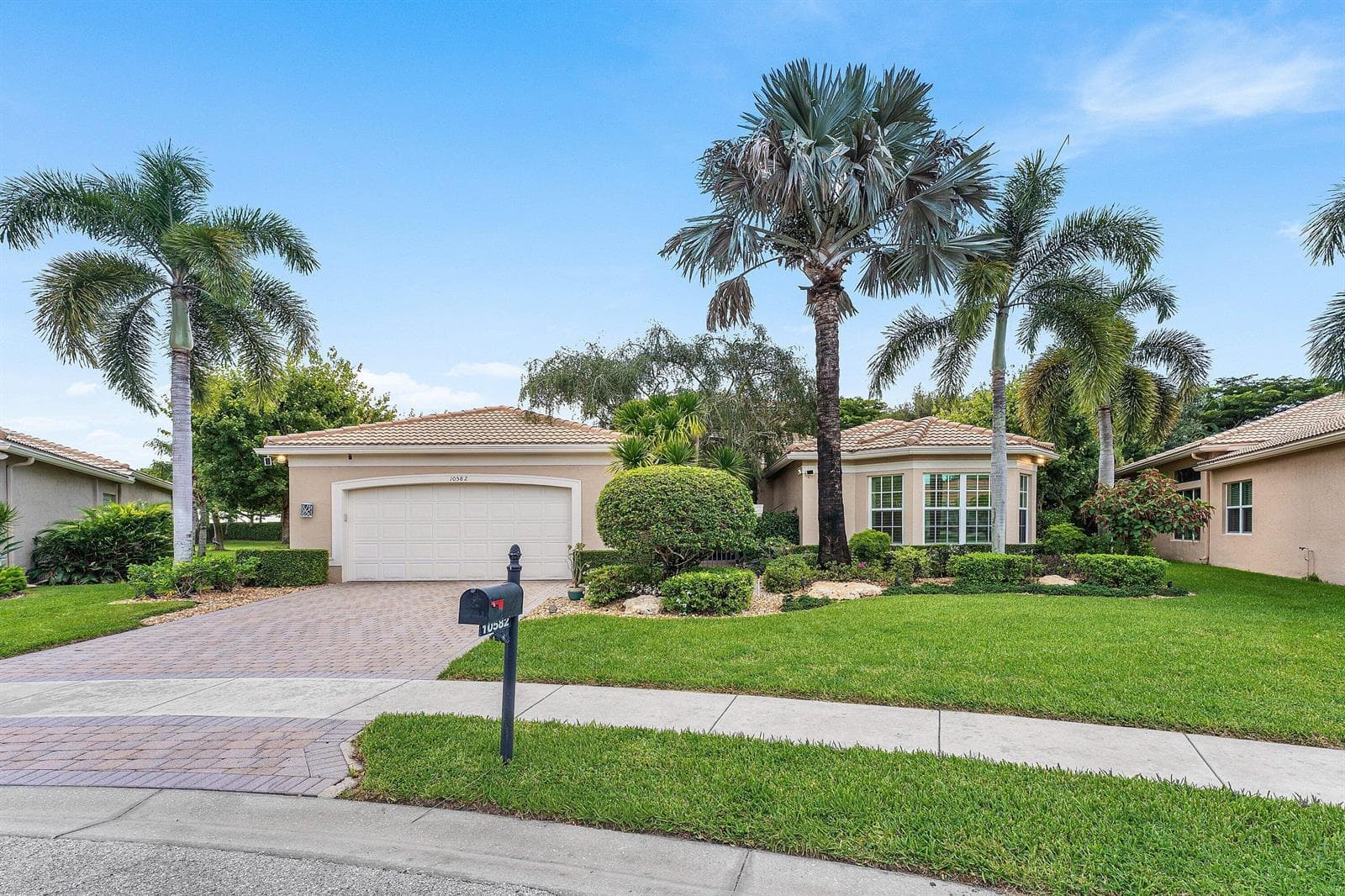10582 Whitewind Circle, Boynton Beach FL 33473 photo 2