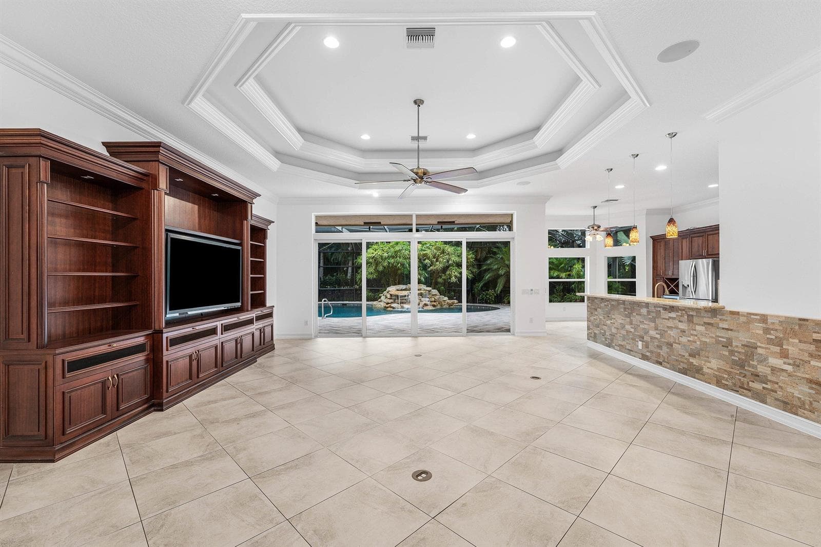 10582 Whitewind Circle, Boynton Beach FL 33473 photo 4
