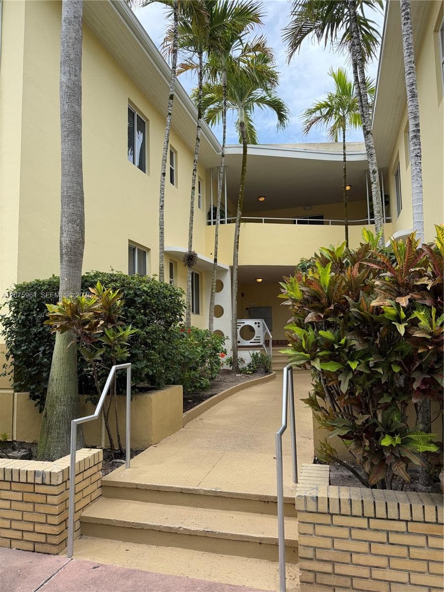 2880 Pine Tree Dr # 3, Miami Beach FL 33140 photo 2