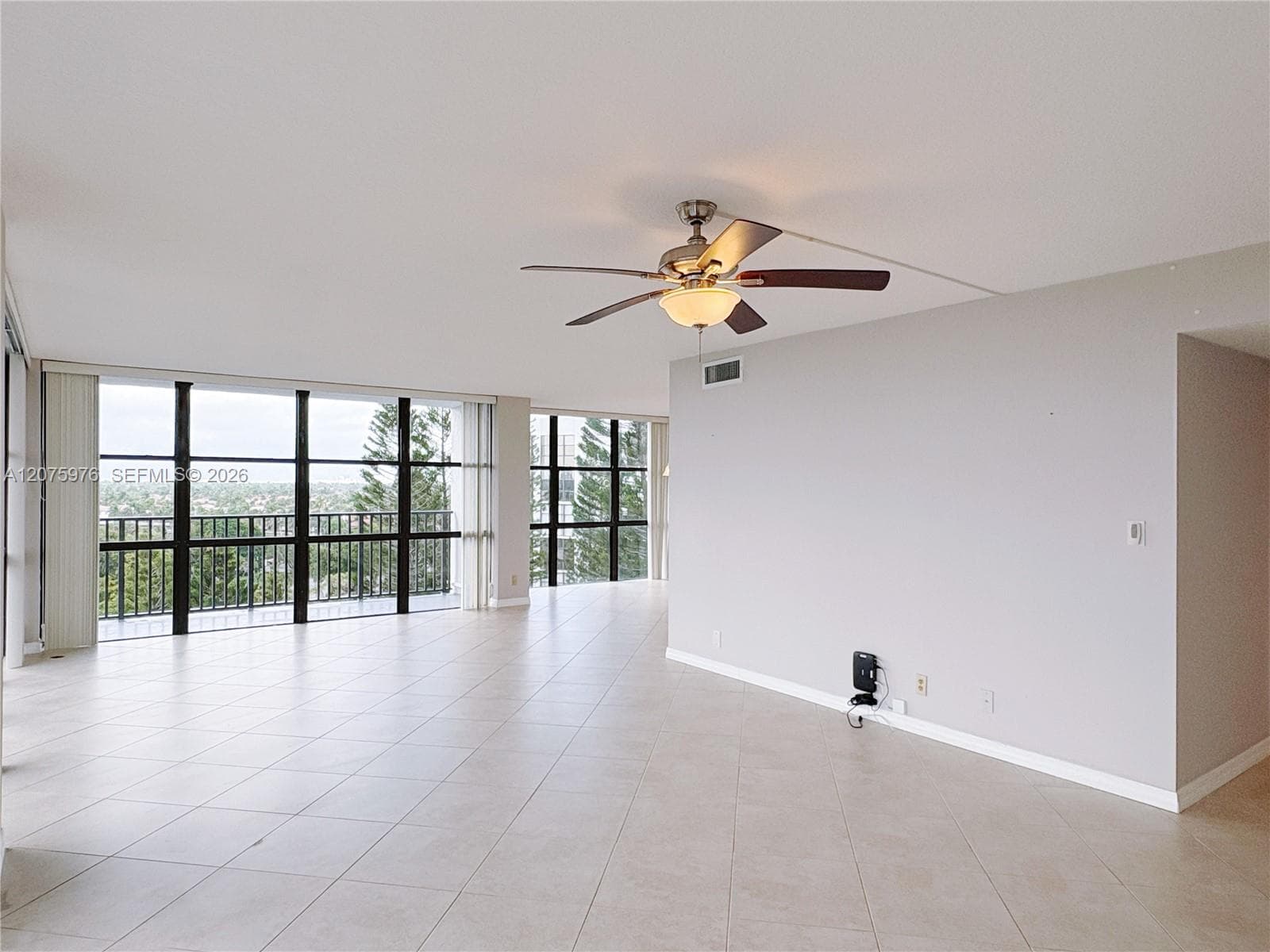 800 Parkview Dr # 909, Hallandale Beach FL 33009 photo 4