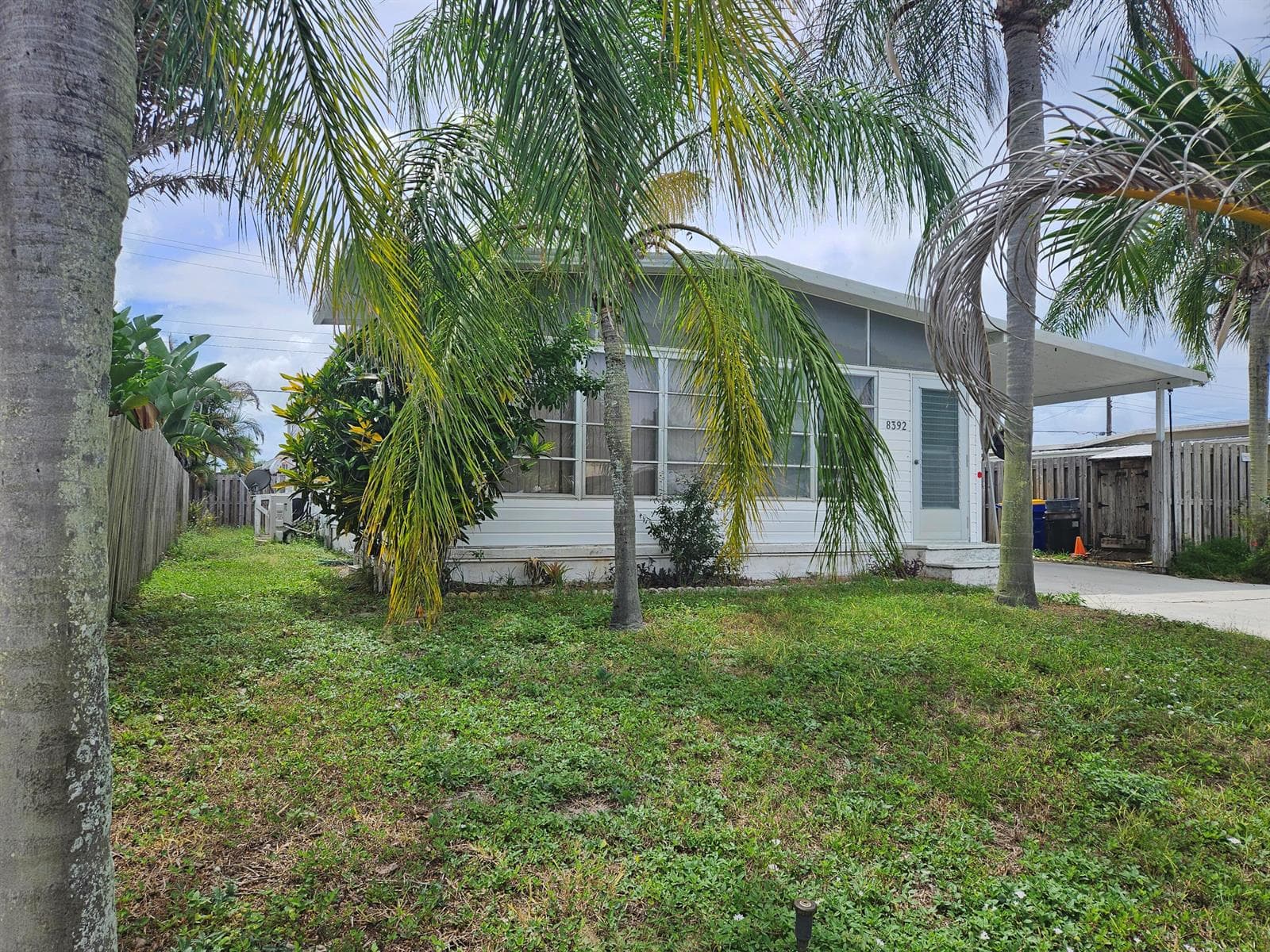8392 SE Skylark Avenue, Hobe Sound FL 33455 photo 2
