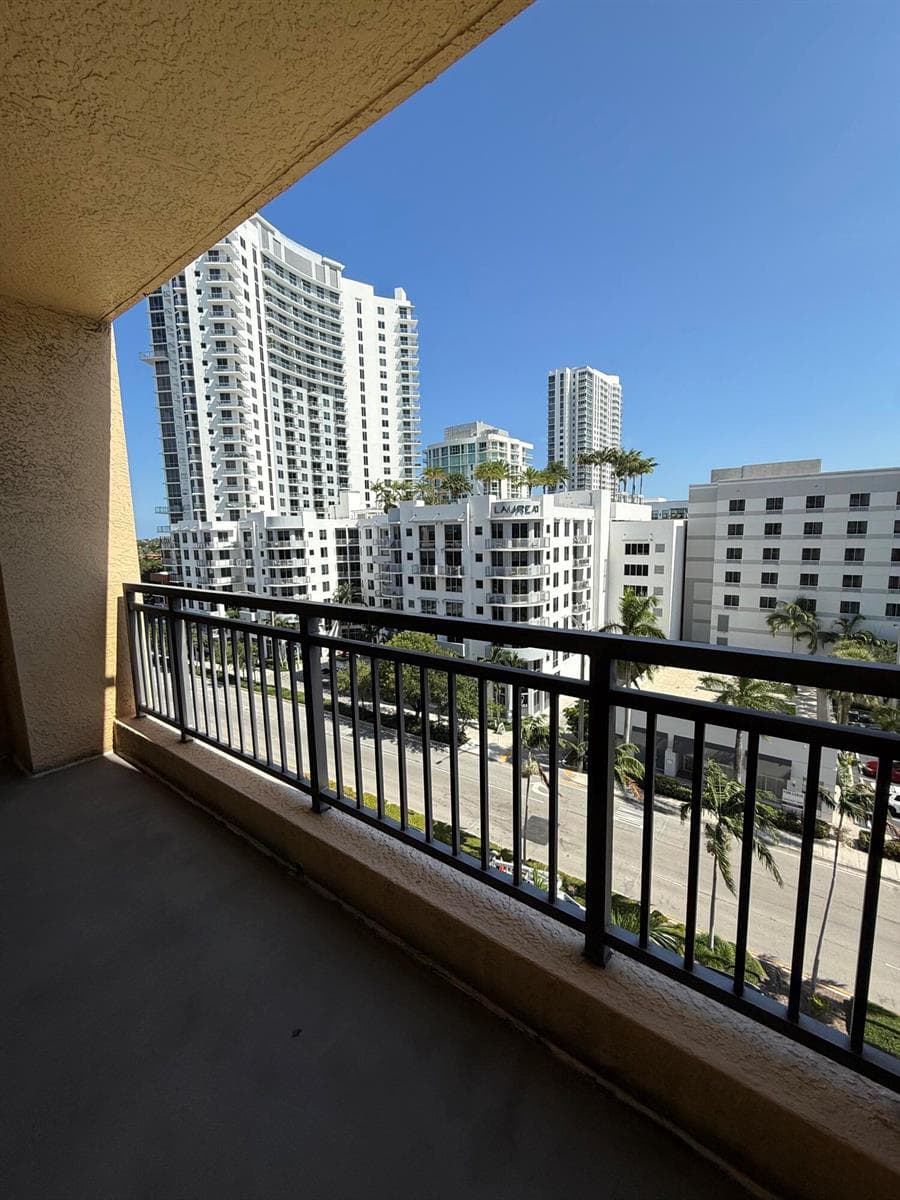 100 N FEDERAL Highway # 738, Fort Lauderdale FL 33301
