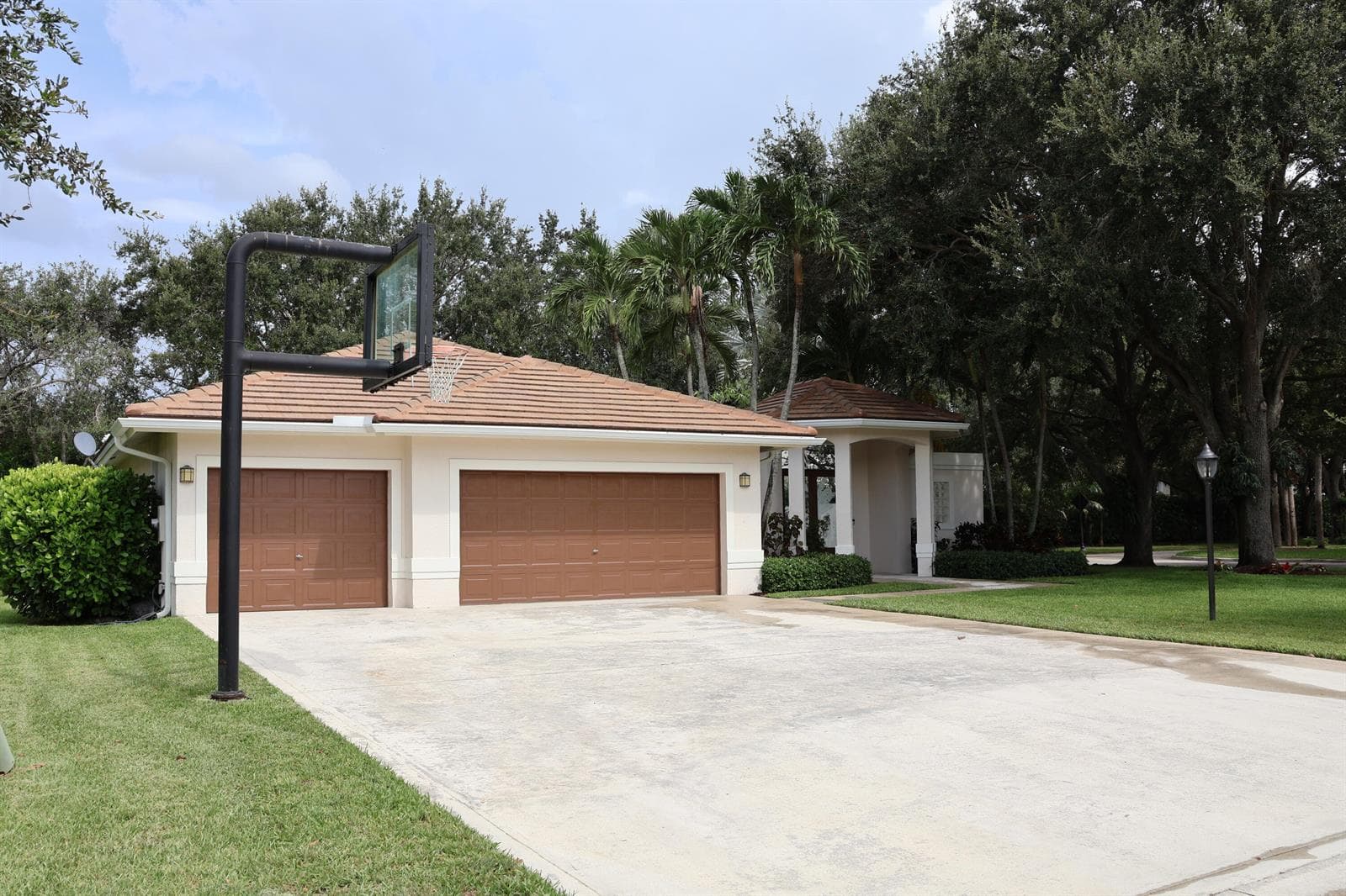5705 NW 100th Terrace, Coral Springs, FL 33076 photo 2