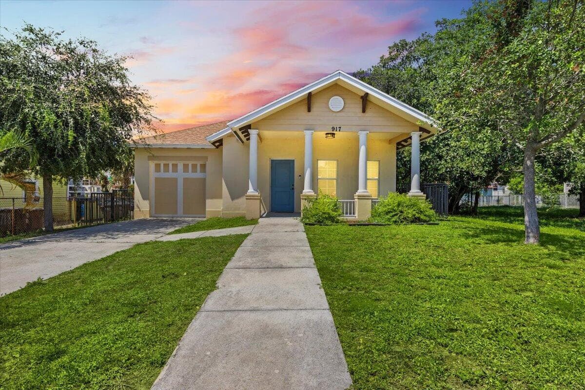 917 14th Street, West Palm Beach FL 33401 photo 2