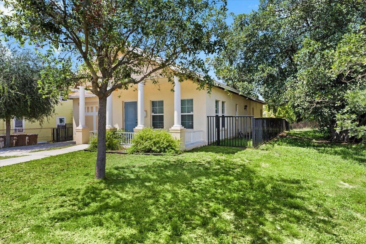 917 14th Street, West Palm Beach FL 33401 photo 4