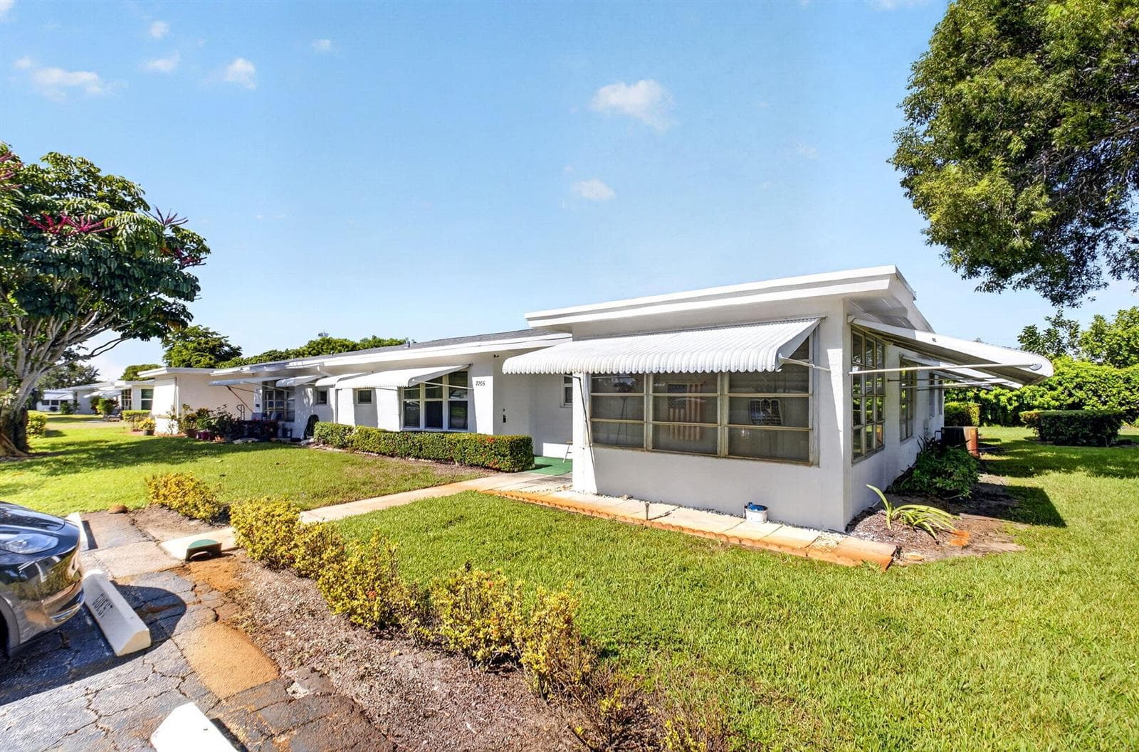 7205 W OAKRIDGE Circle, Lake Worth FL 33462 photo 2