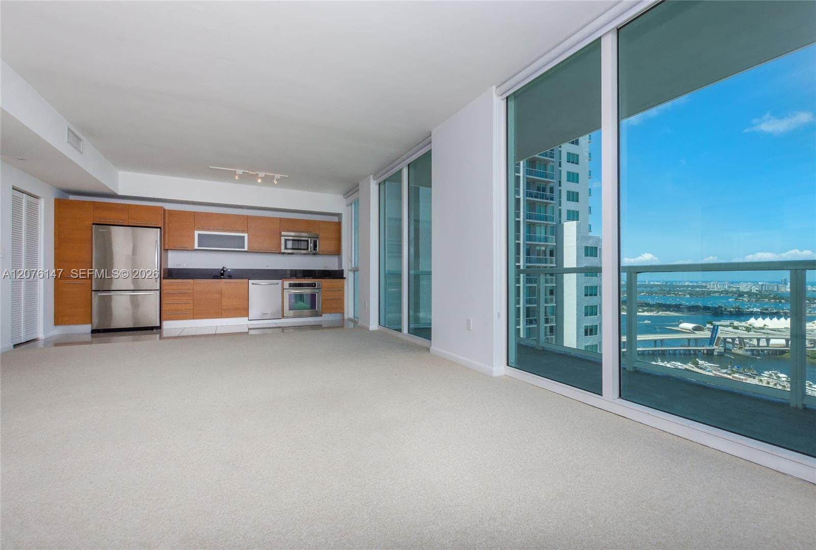 253 NE 2nd St # 3805, Miami, FL 33132 photo 2