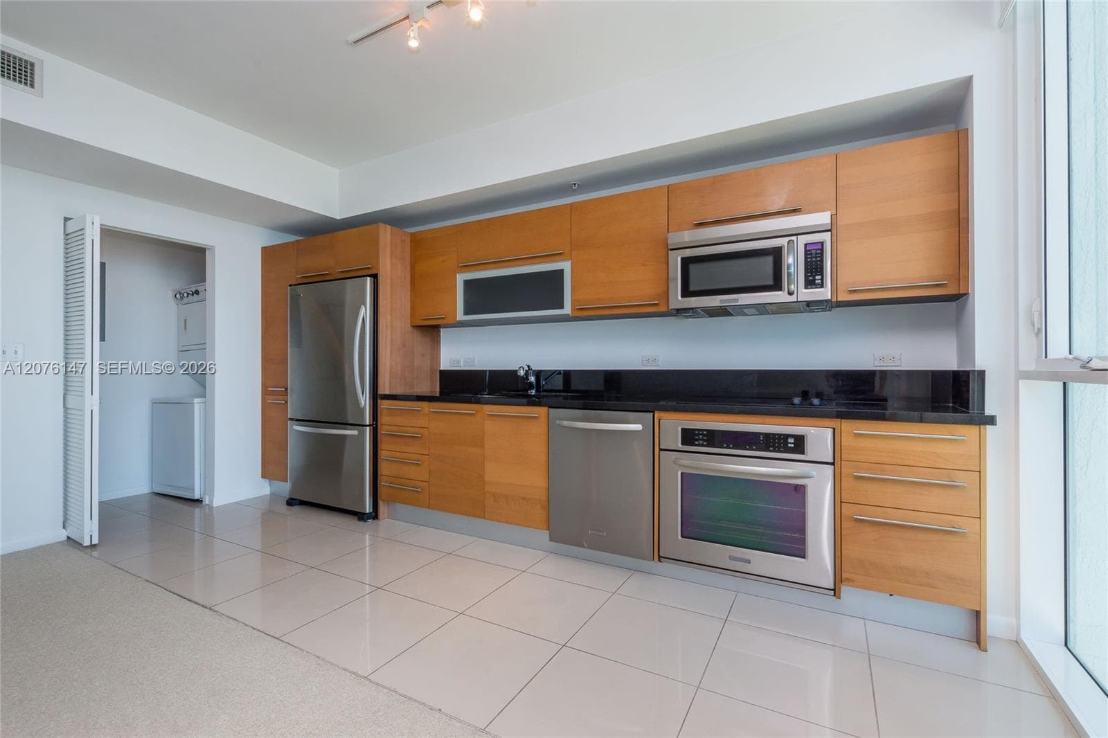 253 NE 2nd St # 3805, Miami, FL 33132 photo 4