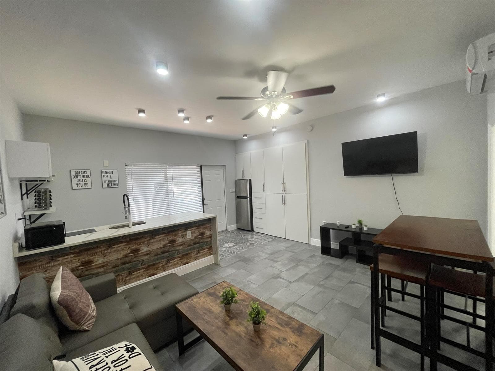824 NE 4th Street # 3, Fort Lauderdale, FL 33301 photo 2