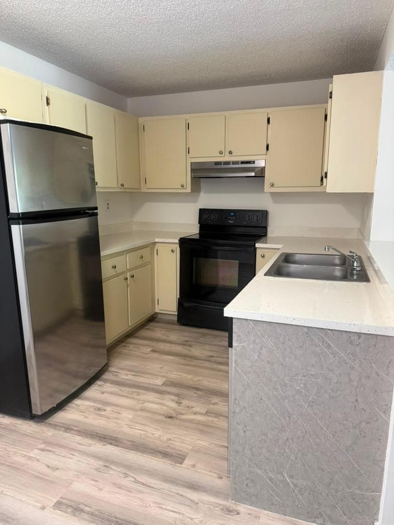 300 PALM Circle W # 204, Pembroke Pines, FL 33025 photo 2