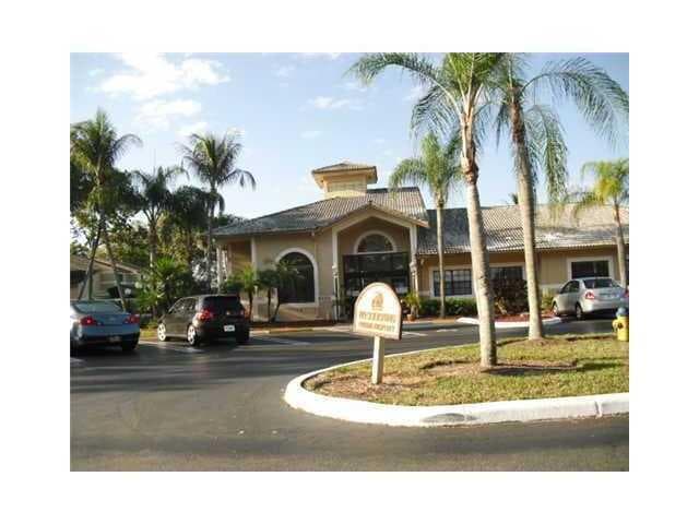 300 PALM Circle W # 204, Pembroke Pines, FL 33025 photo 4