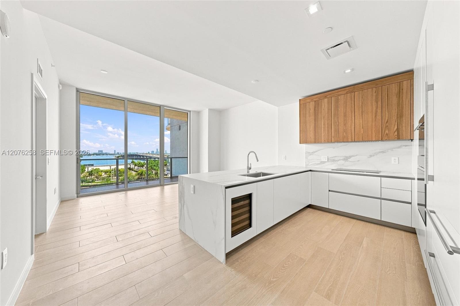 1400 Biscayne Blvd # 708, Miami, FL 33132